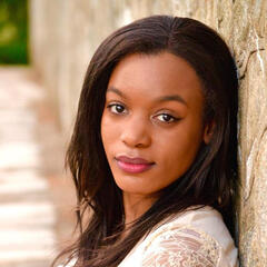 A single, unlit match. In a handwritten font, the word Trailer, where the I is replaced by the matchstick.